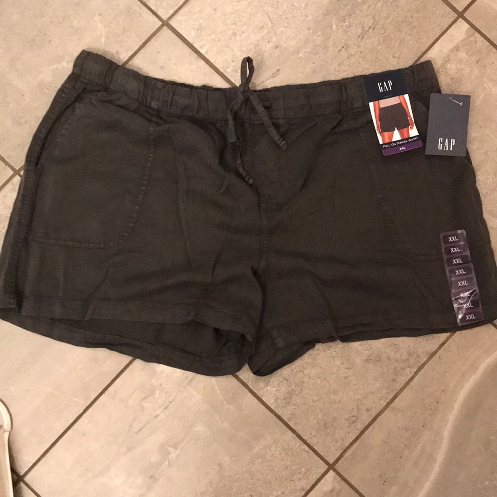 Gap pull on shorts NWT
